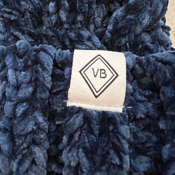 VERA BRADLEY chenille knit hat with faux fur Pom Pom OS - Picture 3 of 3